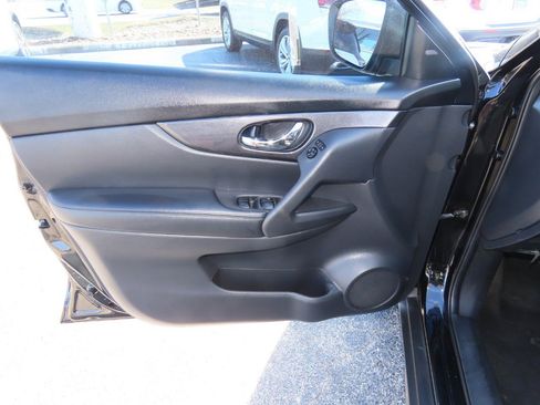 Used 2020 Nissan Rogue SV image 25