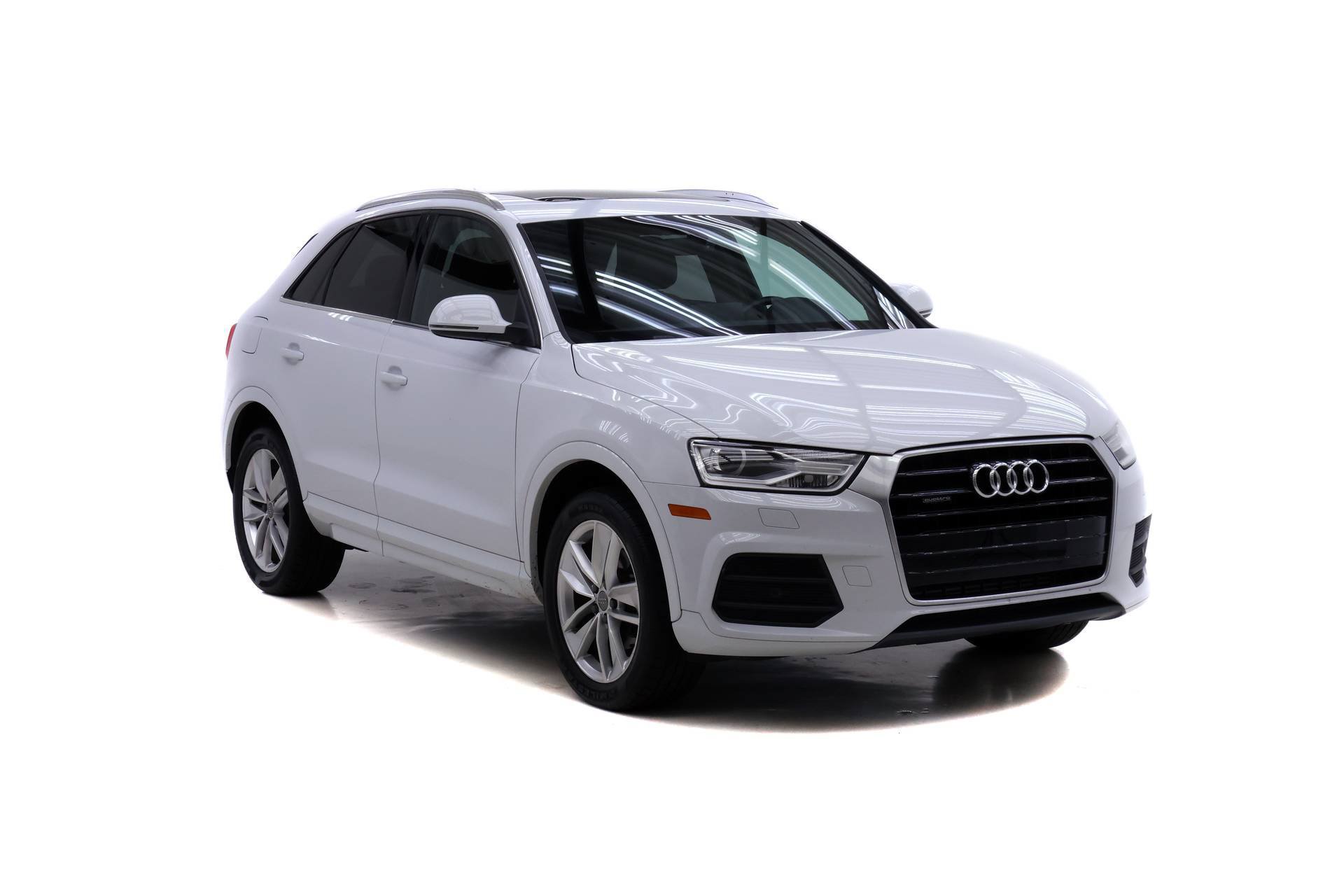 Used 2017 Audi Q3 2.0T Premium Plus w/ Premium Plus Package AWD/4WD image 2