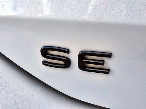 New 2026 Volkswagen Tiguan SE R-Line FWD image 7