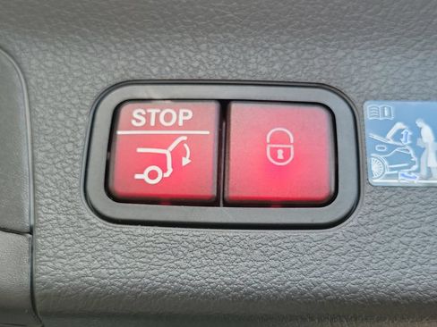 Used 2025 Mercedes-Benz GLS 450 4MATIC image 12