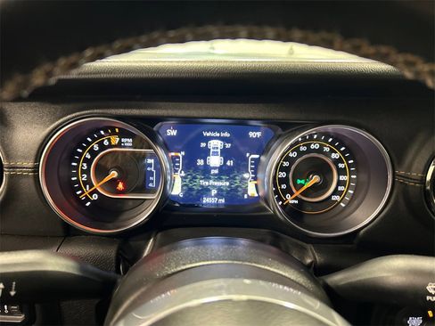 Used 2022 Jeep Gladiator Overland image 20