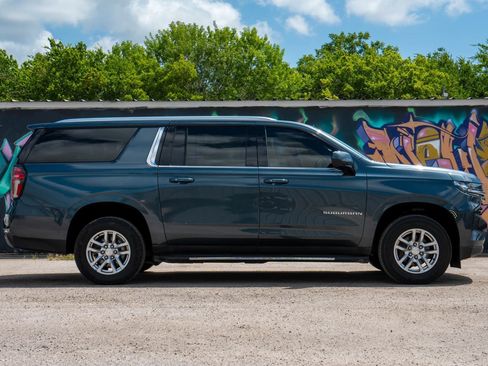 Used 2021 Chevrolet Suburban LT RWD image 9