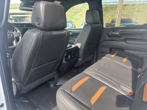 Used 2023 GMC Sierra 1500 AT4 image 14