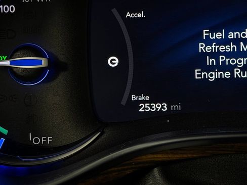 Used 2023 Chrysler Pacifica Pinnacle FWD image 18