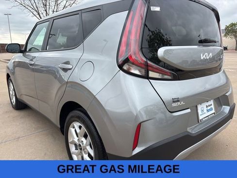 Used 2025 Kia Soul LX w/ LX Technology Package FWD image 4