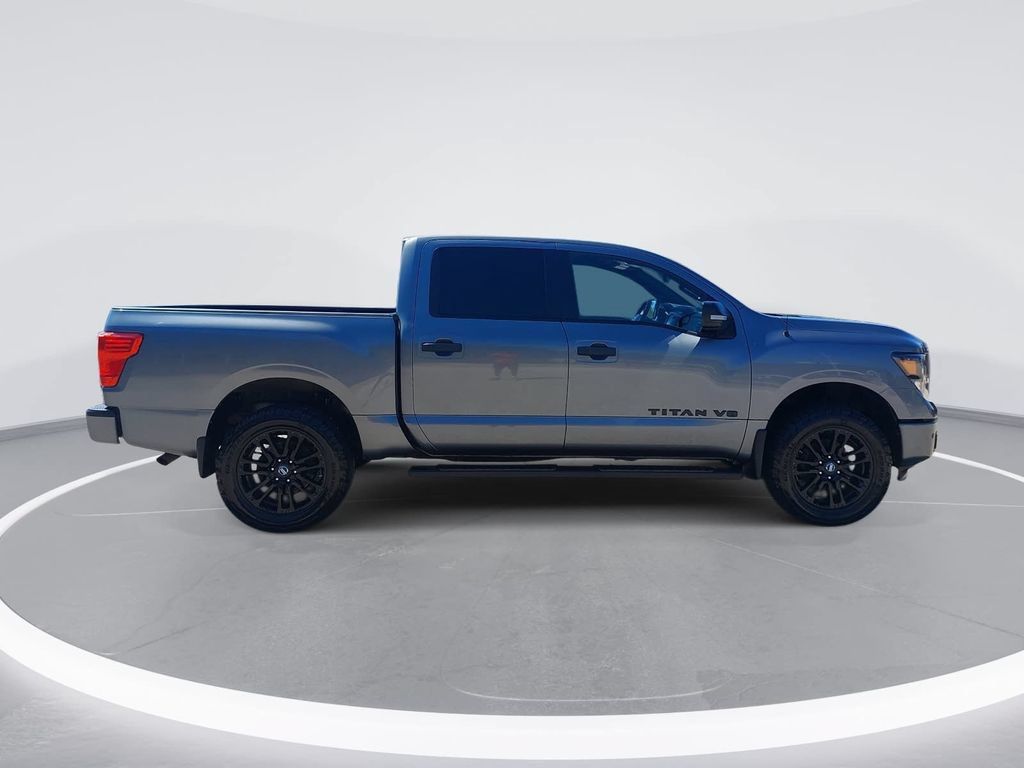 Used 2018 Nissan Titan SV w/ SV Convenience Package AWD/4WD image 4