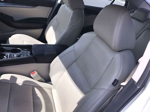 Used 2019 Nissan Maxima 3.5 SL w/ Floor Mat Group FWD image 11