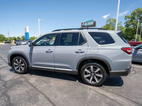 Used 2025 Honda Pilot Touring image 4
