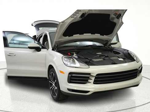 Used 2023 Porsche Cayenne Platinum Edition AWD/4WD image 9