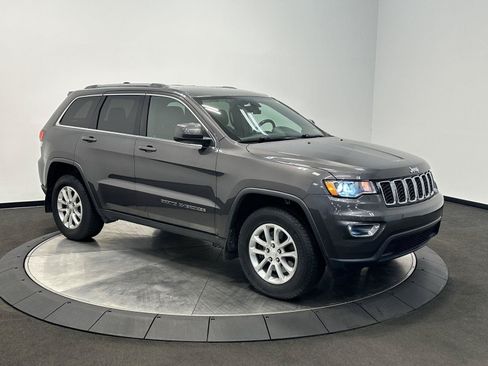 Used 2021 Jeep Grand Cherokee Laredo w/ Security & Convenience Group AWD/4WD image 2