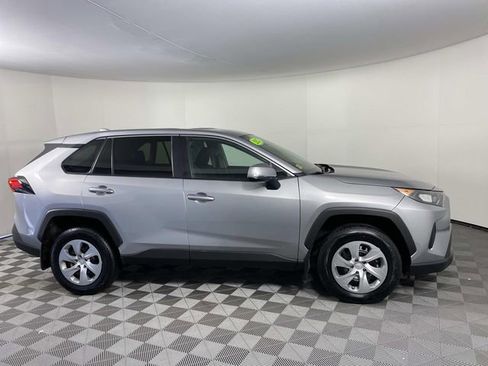 Used 2022 Toyota RAV4 LE image 10