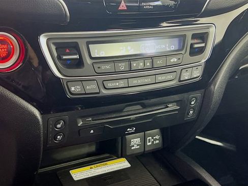 Used 2022 Honda Pilot Black Edition image 17