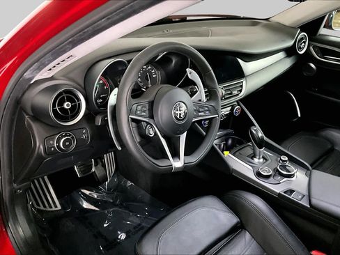 Used 2018 Alfa Romeo Giulia Ti Sport w/ Quick Order Package 22S Sport AWD/4WD image 18