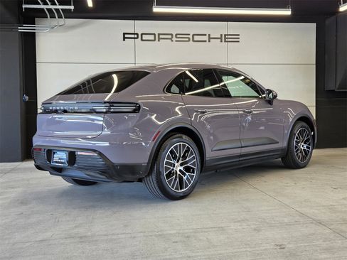 Used 2025 Porsche Macan Electric image 6