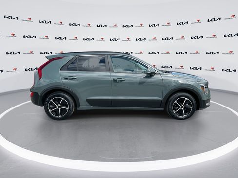 Used 2024 Kia Niro EX image 9