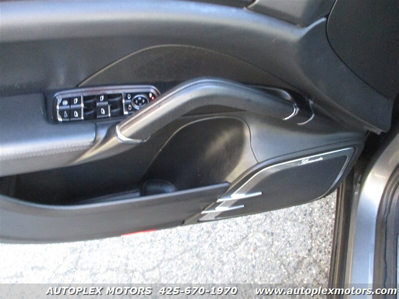 Used 2011 Porsche Cayenne Turbo AWD/4WD image 24