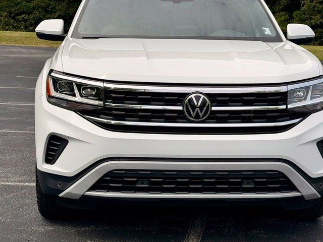 Used 2020 Volkswagen Atlas Cross Sport SE w/ Panoramic Sunroof Package FWD image 13