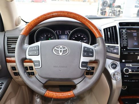 Used 2013 Toyota Land Cruiser image 12