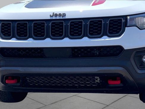 Used 2025 Jeep Compass Trailhawk AWD/4WD image 30
