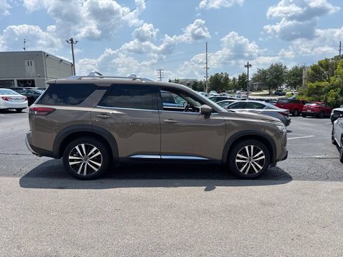 Used 2023 Nissan Pathfinder Platinum w/ Cargo Package AWD/4WD image 2