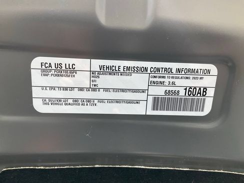 Used 2023 Chrysler Pacifica Limited w/ S Appearance Package FWD image 14