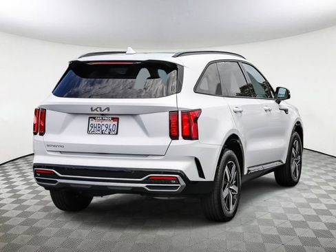 Certified 2023 Kia Sorento S w/ Panoramic Sunroof Package FWD image 8