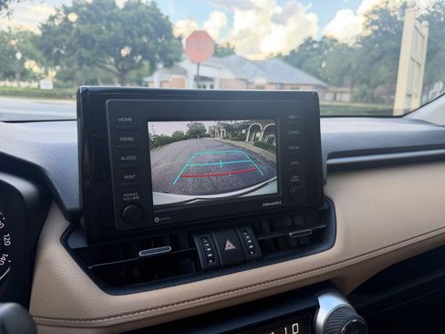 Used 2021 Toyota RAV4 XLE Premium FWD image 15