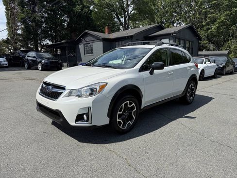 Used 2017 Subaru Crosstrek 2.0i AWD/4WD image 2