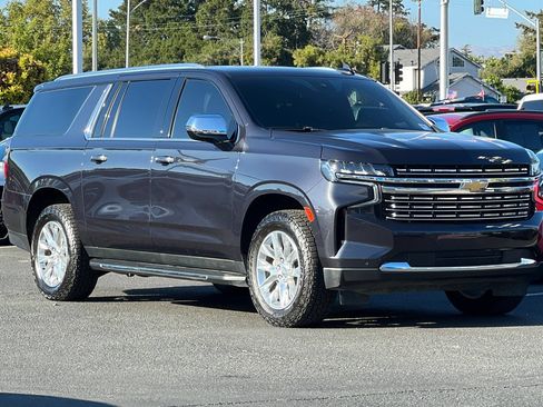 Used 2023 Chevrolet Suburban Premier AWD/4WD image 2