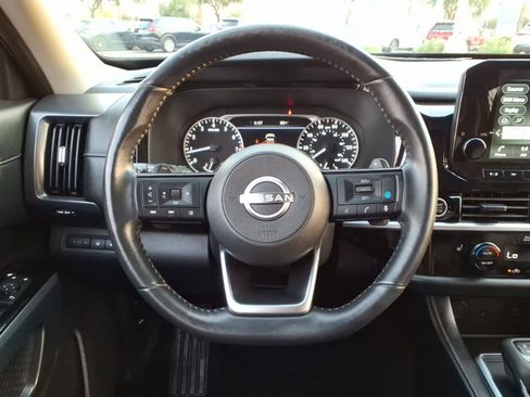 Used 2024 Nissan Pathfinder SL FWD image 13
