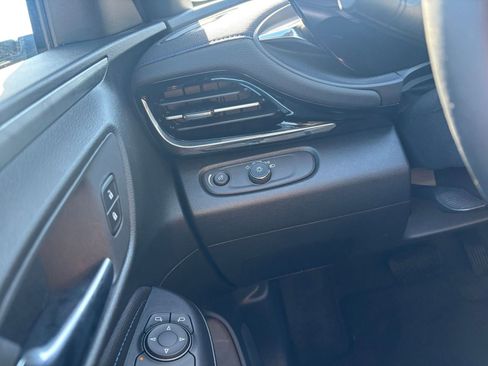 Used 2025 Buick Envista Sport Touring image 32