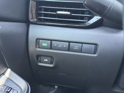 Used 2025 Nissan Sentra SV FWD image 12