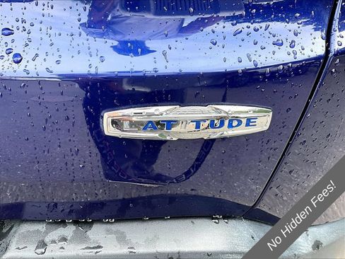Used 2017 Jeep Renegade Latitude AWD/4WD image 8