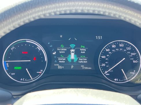 Used 2023 Toyota Sienna Limited image 27