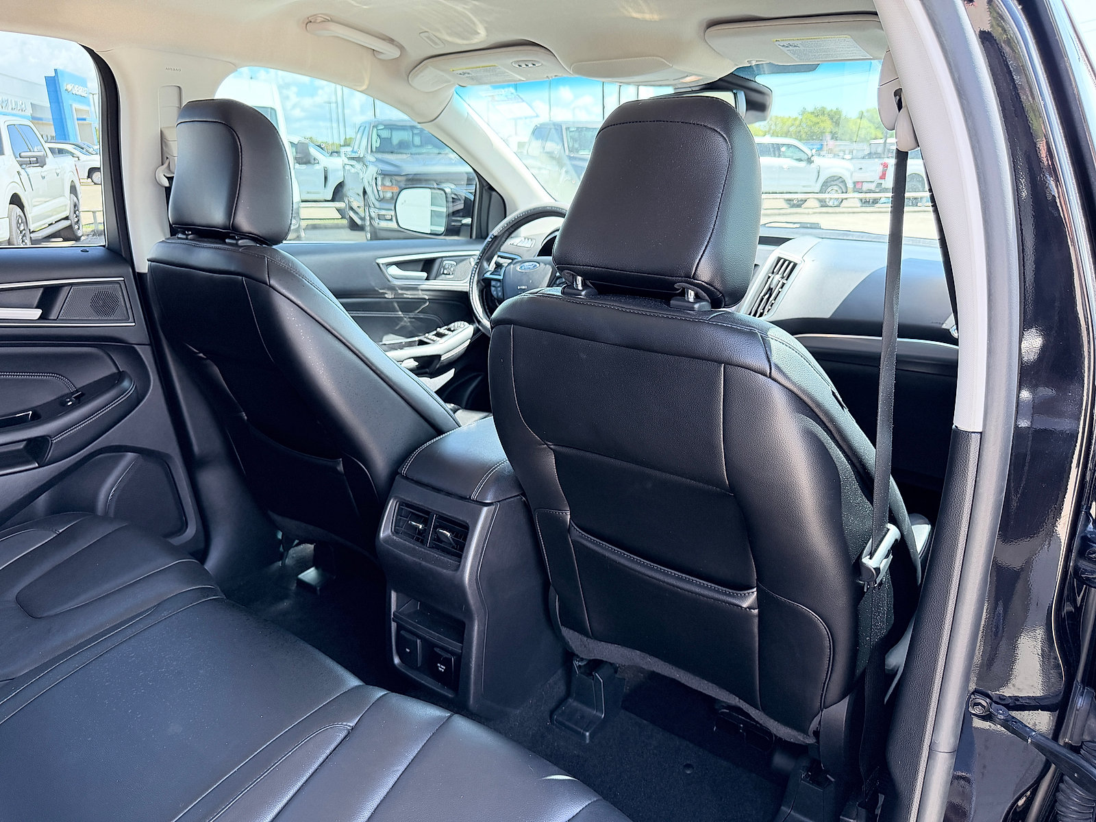 Used 2020 Ford Edge Titanium FWD image 14