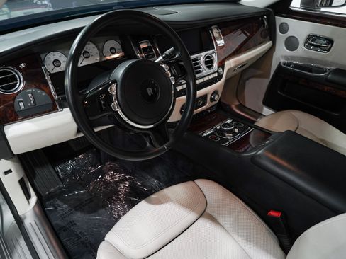 Used 2015 Rolls-Royce Ghost RWD image 2
