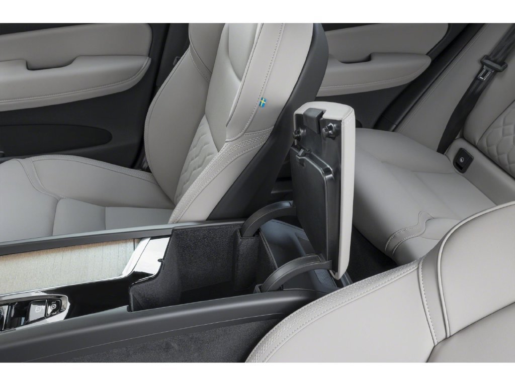 Used 2026 Volvo XC60 B5 Ultra AWD/4WD image 9