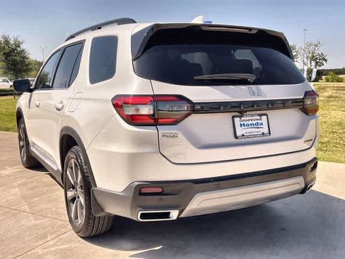 Certified 2024 Honda Pilot Touring image 5