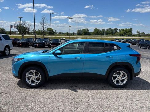 New 2026 Chevrolet Trax LS w/ LS Convenience Package FWD image 2