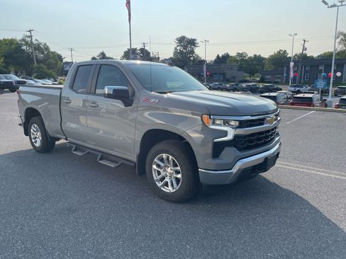 Used 2024 Chevrolet Silverado 1500 LT AWD/4WD image 7