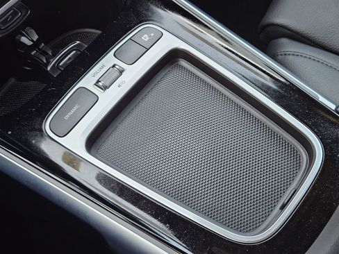 Used 2025 Mercedes-Benz GLB 250 4MATIC image 25