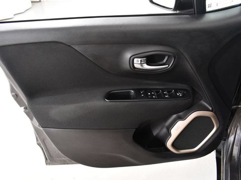 Used 2017 Jeep Renegade Latitude AWD/4WD image 26