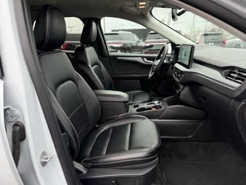 Certified 2025 Ford Escape Platinum image 17