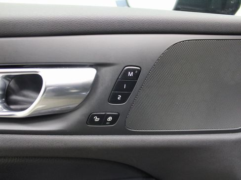 Used 2022 Volvo V60 T5 Cross Country w/ Climate Package image 14