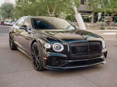 Used 2025 Bentley Flying Spur Plug-In Hybrid AWD/4WD image 3