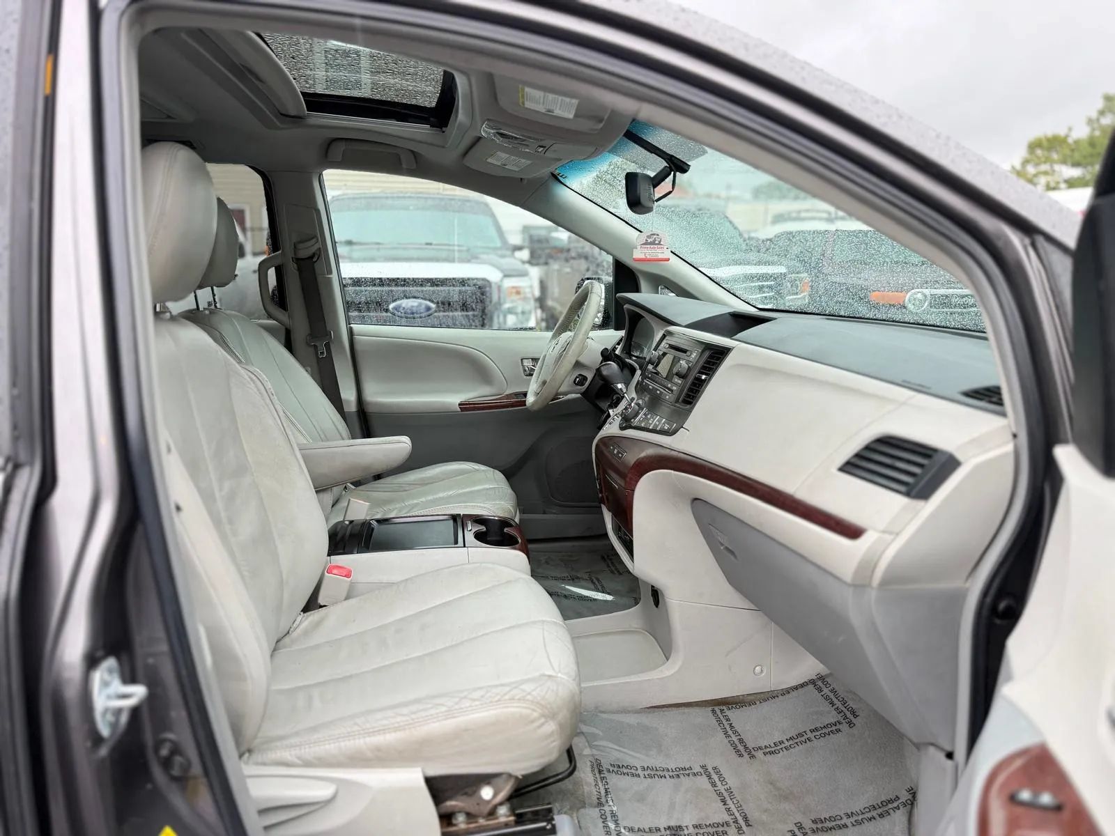Used 2011 Toyota Sienna XLE w/ Entertainment Pkg FWD image 14