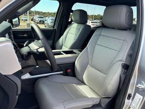 Used 2025 Toyota Tundra Limited image 12