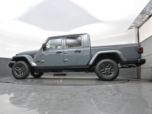New 2026 Jeep Gladiator Sport AWD/4WD image 15