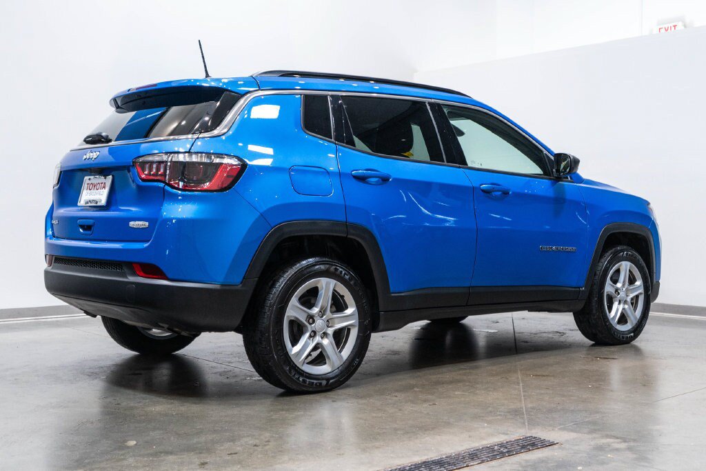 Used 2023 Jeep Compass Latitude w/ Convenience Group AWD/4WD image 9