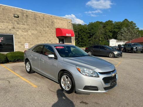 Used 2015 Chevrolet Malibu LT FWD image 2
